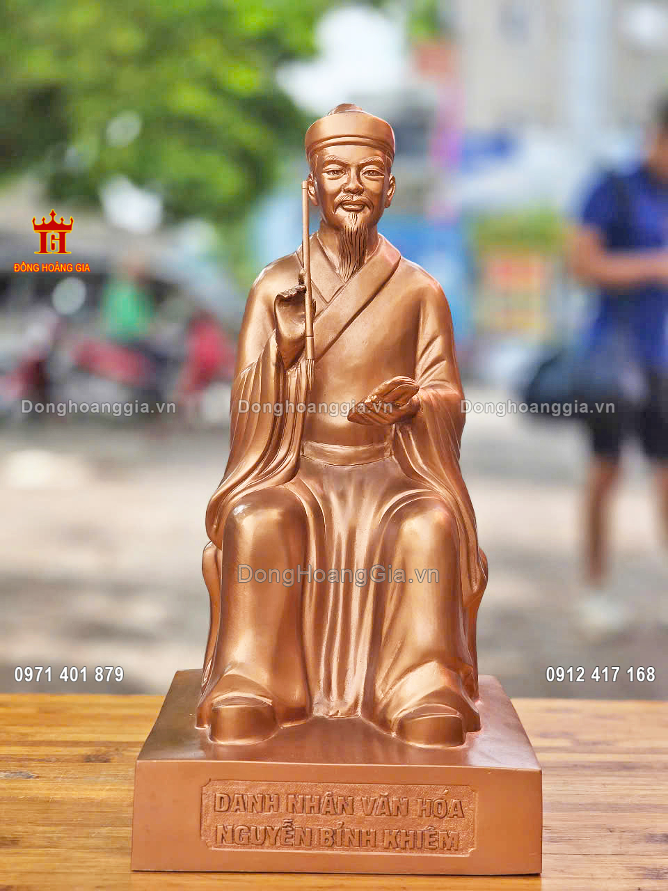 Pho tượng Nguyễn Bỉnh Khiêm được đúc hoàn toàn thủ công truyền thống